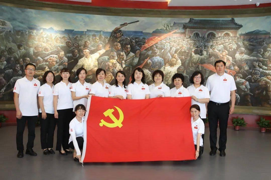 在健身房通过什么方法能矫正驼背游戏画面